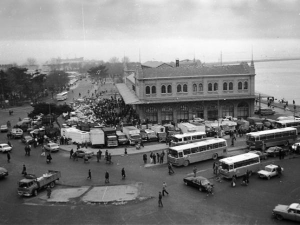 kadikoy_haldun_taner_sahnesi_eski