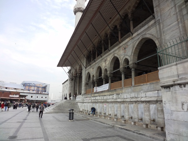 yeni_camii_eminonu_nisan_2015