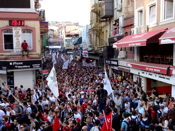 Gezi_Parki_protestolari; Besiktas_Carsi; 8_Haziran_2013