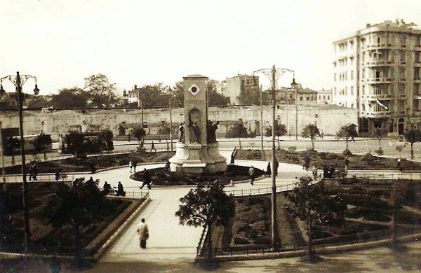 taksim meydani_aniti_eski