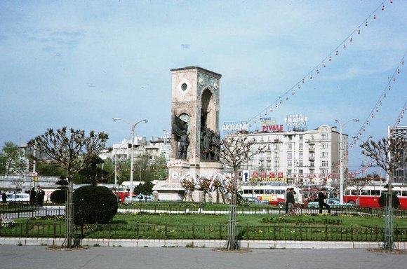 taksim_meydani_1965