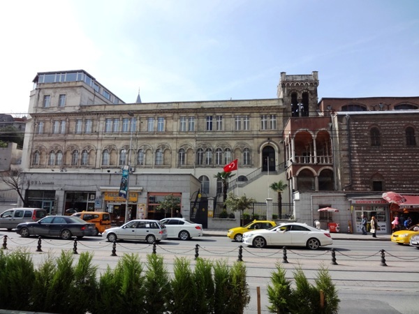 saint_benoit_lisesi_karakoy