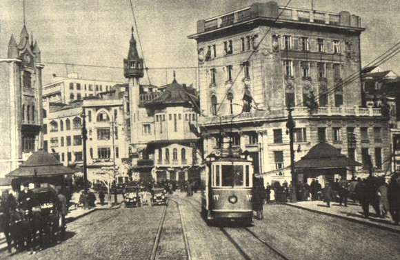 T._C._Ziraat_Bankasi_Karakoy_Subesi_Hizmet_Binasi_1925_1928_Masonik_simgeli_yapilar_eski_Istanbul_fotograflari