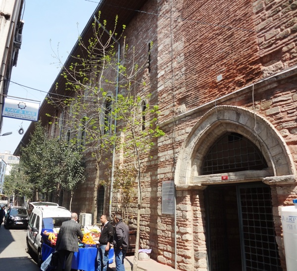 arap_camii_karakoy_nisan_2015