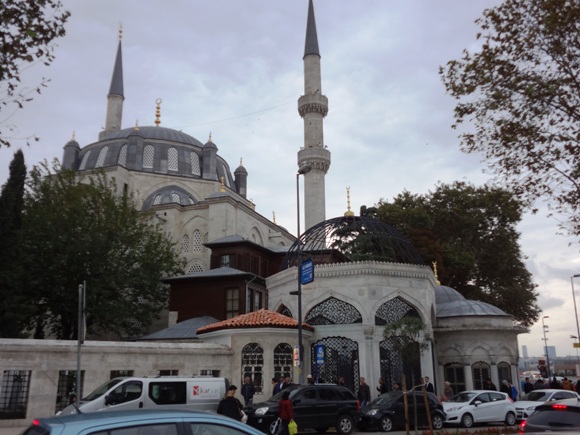 uskudar_yeni_valide_camii_kulliyesi